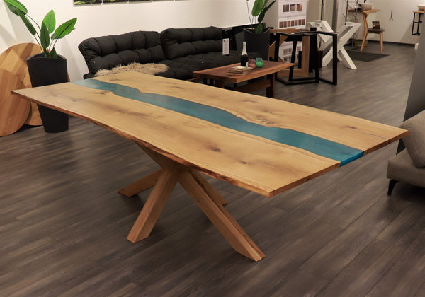 Massivholz Tisch mit einer exklusiven Epoxidharz-Ader 248 cm x 106 cm x 3 cm